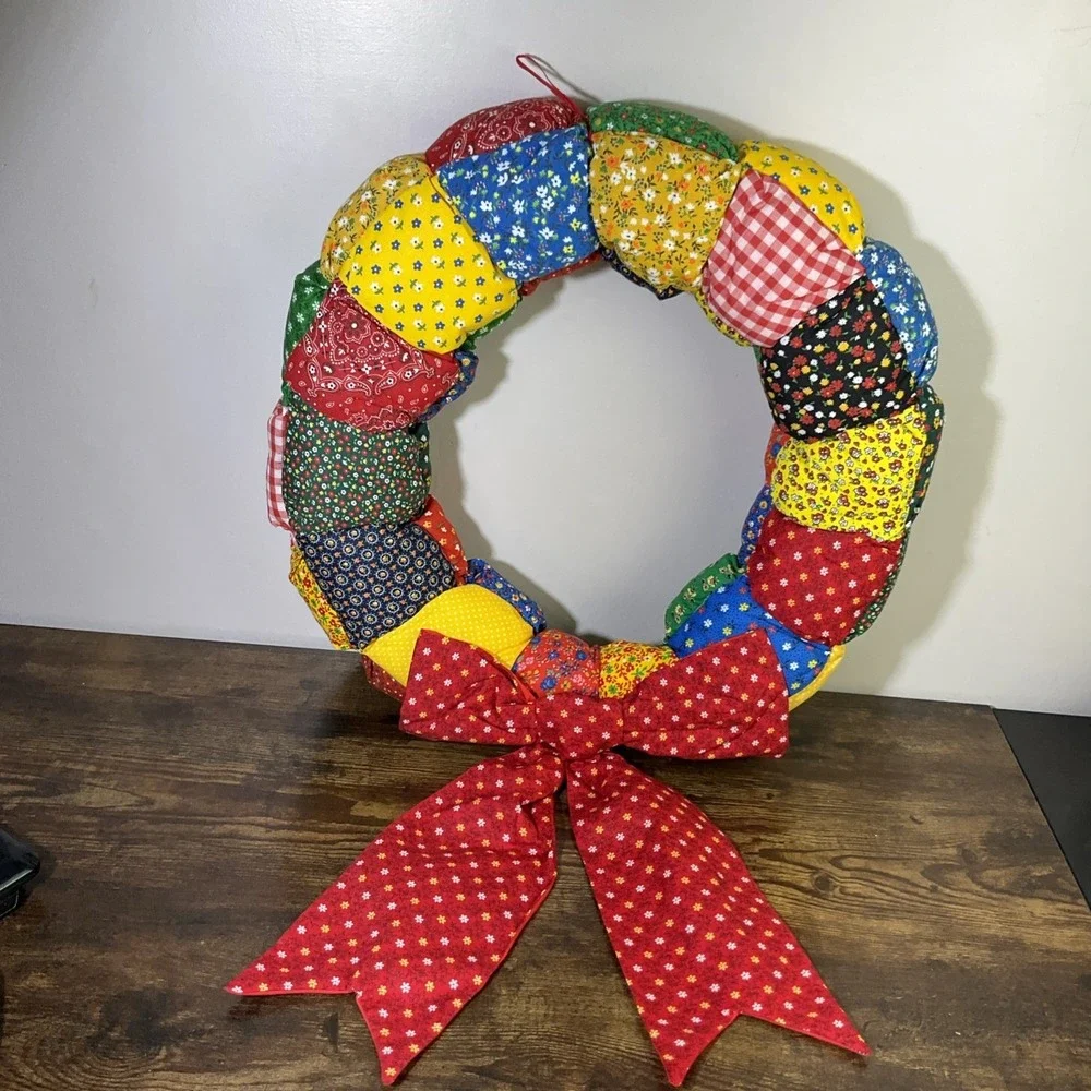 Vintage Hand Stitched Quilt Patch Work Fabric Wreath 19